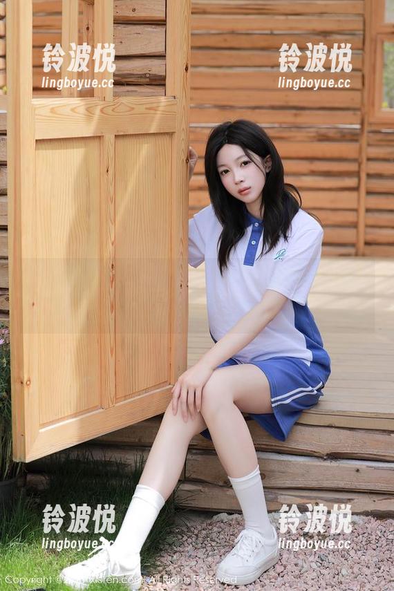 秀人网 - 原图合辑：宋KiKi的白丝哲学，答案似乎隐藏在袜子里