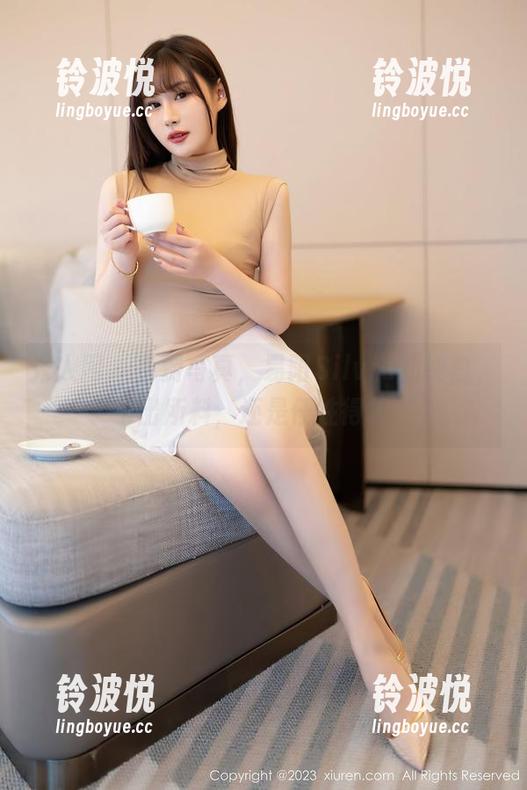 秀人网 - 免费写真，易阳Silvia的纯白，不出所料，还是任性得很。