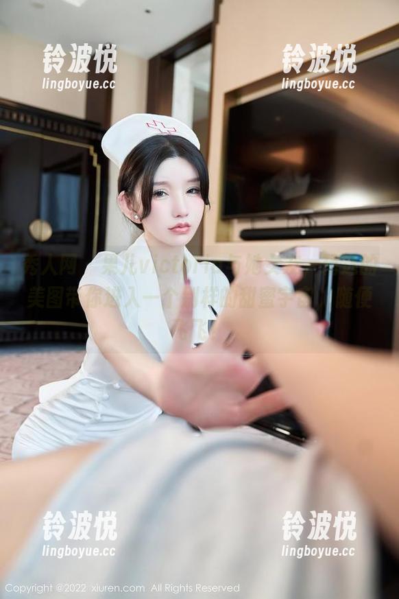 秀人网 - 果儿victoria与她女友，精选的美图带你进入一个别样的甜蜜宇宙，随便飞飞！