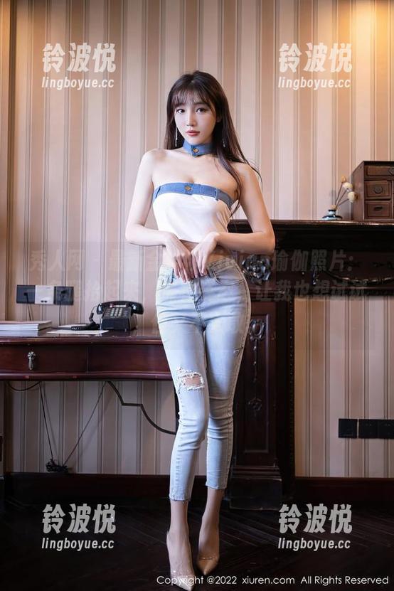 秀人网 - 最新金幼汐Vivian瑜伽照片：一条腿抬起来，那种姿态，让我也想试试，但又不太敢。
