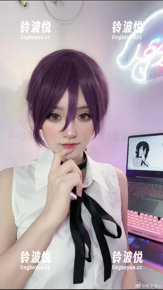 一波芊芊酱w校服资源，真不敢相信她其实蛮会玩的。