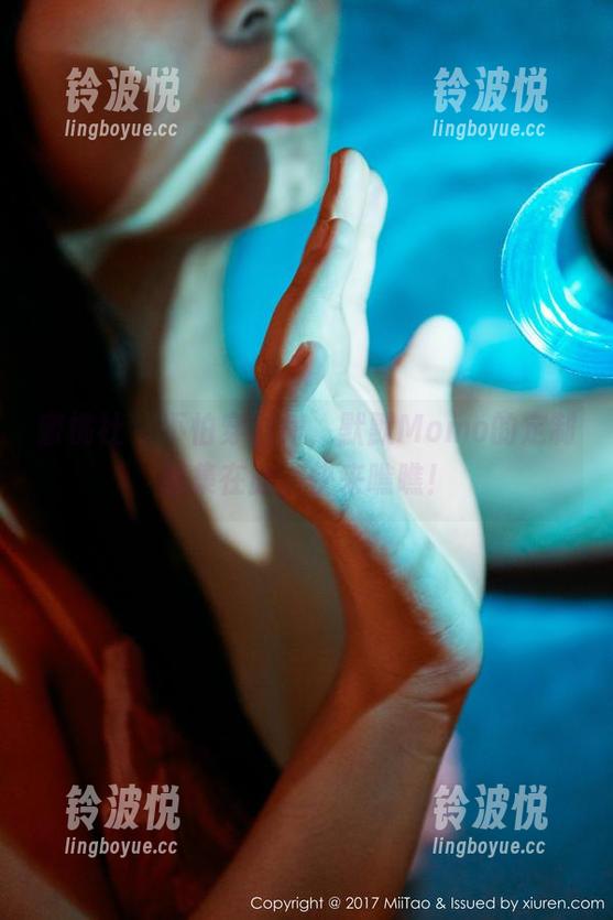 蜜桃社 - 不怕穿白裙，默默Momo的定制图集在此，快来瞧瞧！