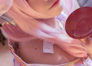 私拍合集：蜜汁猫裘的狂想曲，小奶牛和女仆的冲突与融合，好神奇！