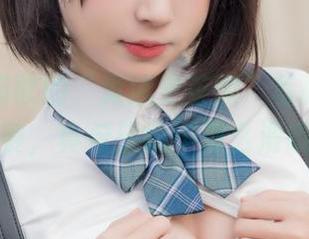 西园寺南歌的“竞泳史莱姆”写真：这场比赛，真希望能不那么滑哦！
