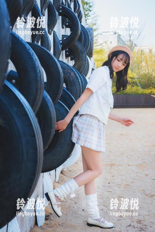 图包中灰丝的独特语法：西瓜少女总能让细节不止步于表面