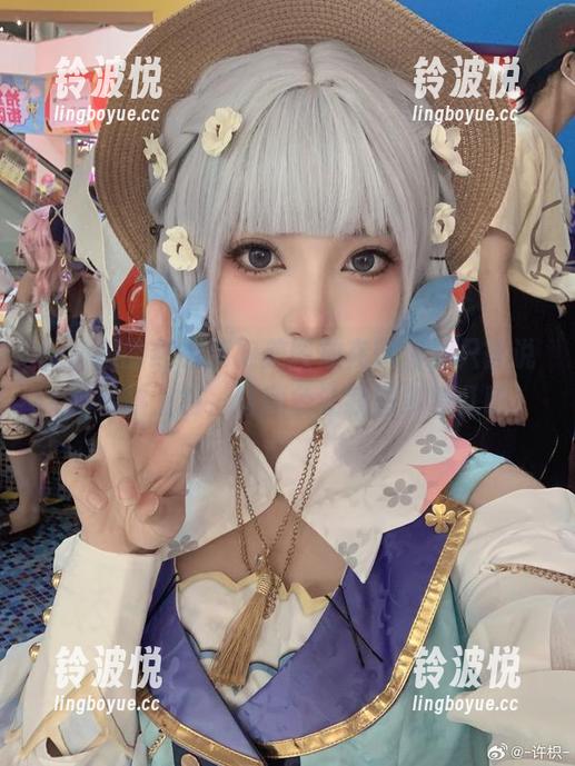 许枳 把许枳的红色旗袍美图放在眼前,只能说,越看越上瘾,这颜色让我想多看几眼。