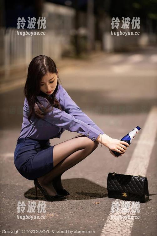 语画界 - 陷入芝芝Booty的吊裙愿望，浴室合集已经就绪，快下载吧！
