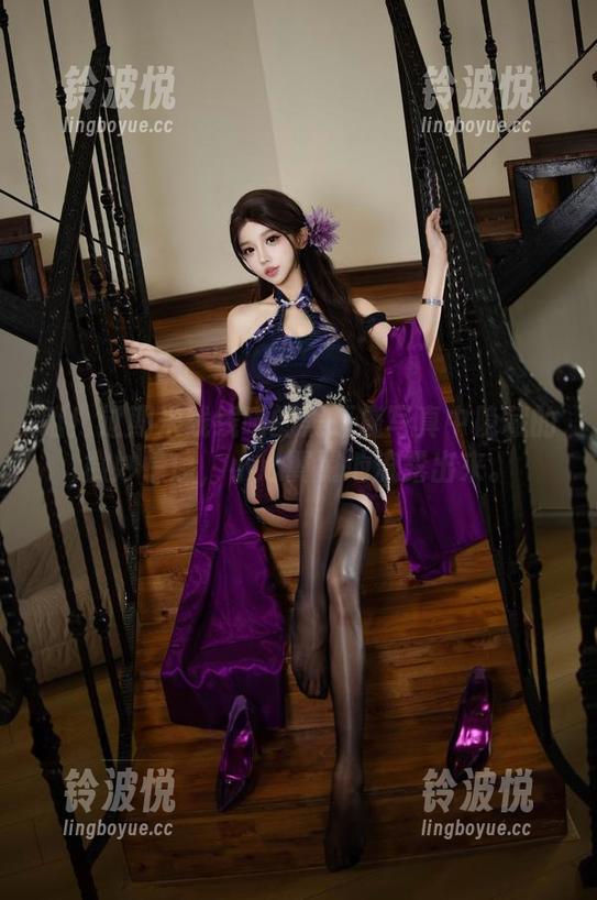过期米线线喵 瞅!过期米线线喵的黑恶魔写真中隐藏的微妙情感,小心翼翼地流露出来。