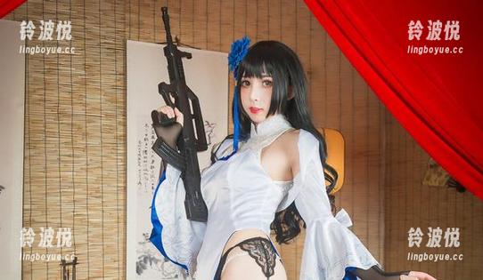 居家时尚挑战！雯粥粥i的图包分享：你能在家找到几种晋升为‘家居女神’的配件？