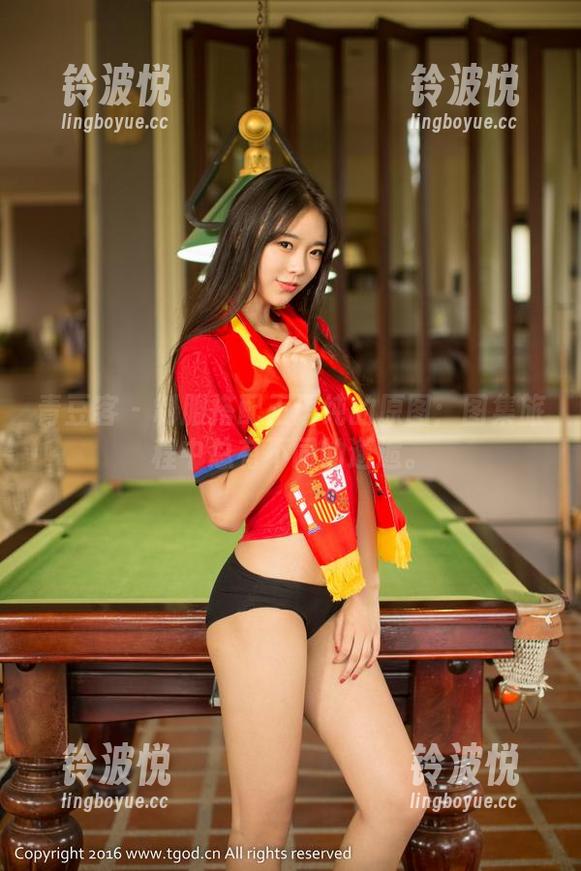 青豆客 - 制服搭配王语纯的原图：图集旅程中总有不同的邂逅。