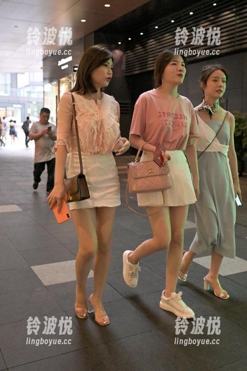 牛男街拍的最新力作，魔镜街拍里的亮丝小姐姐，搭讪小心思再升级！