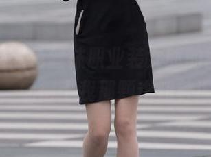 魔镜街拍黑色丝袜职业装女郎的图片，完全免费，配得上我那颗求知若渴的心！