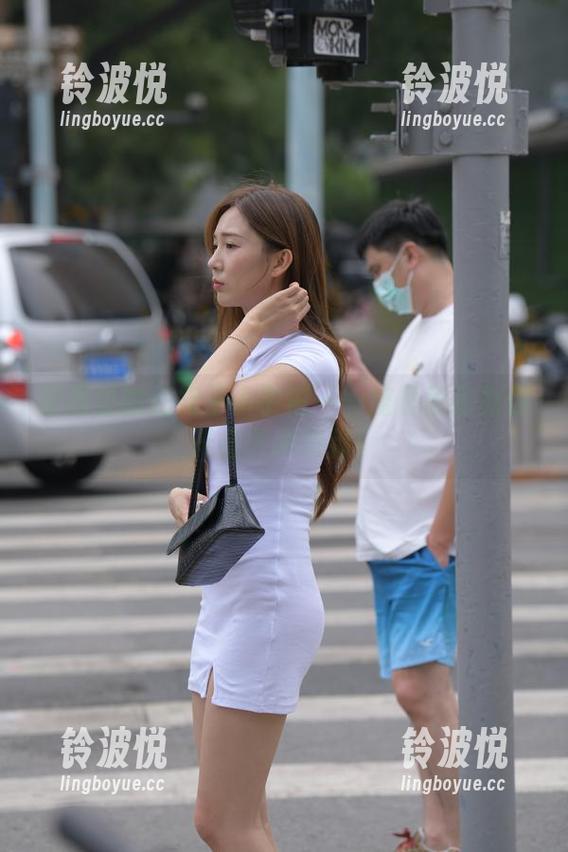 原图里的红裙子小宇宙——魔镜街拍为你开启艺术地狱！